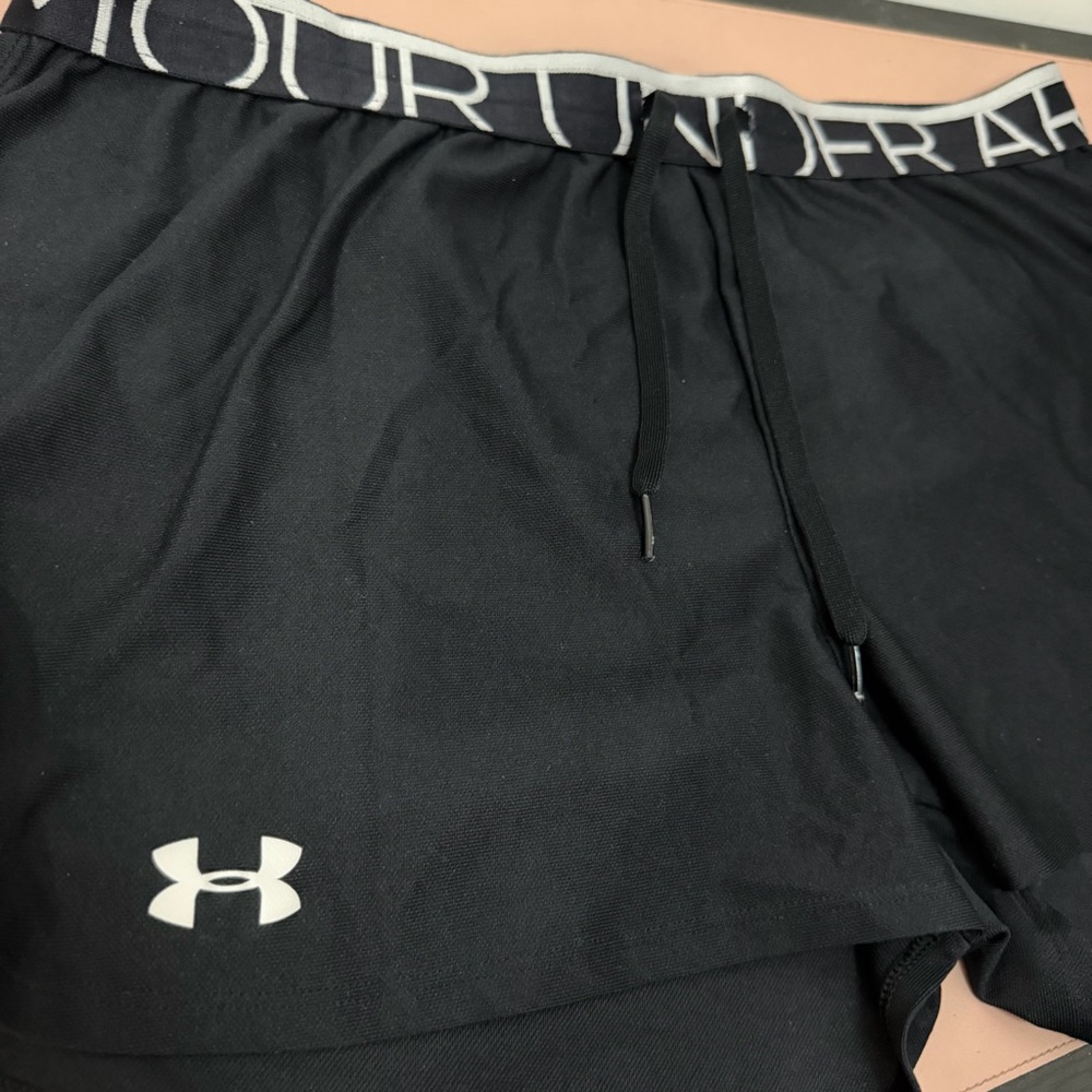Under Armour Women’s Size L Black Athletic Shorts Loose Fit Gym Wear Minimalist